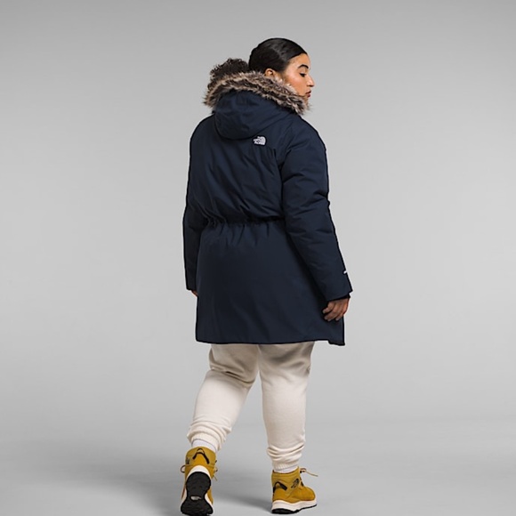 THE NORTH FACE Women’s Plus Arctic Parka IN SUMMIT NAVY - Picture 2 of 11